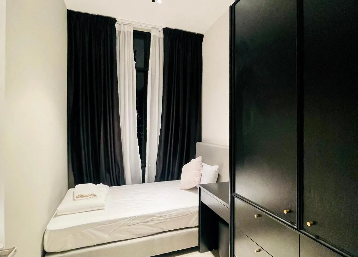 Crystal Suites At Axon Residence Near Pavilion Kuala Lumpur 0*,